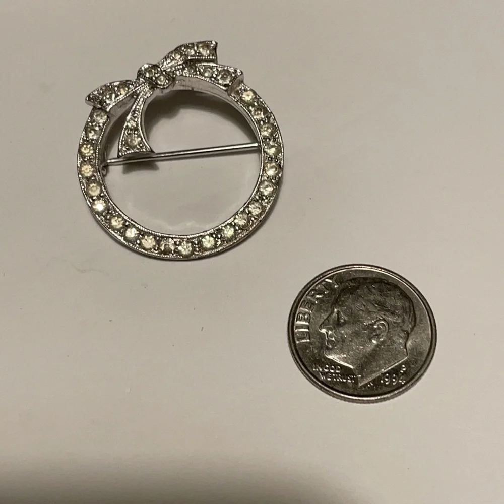 Vintage silver sparkle wreath bow brooch